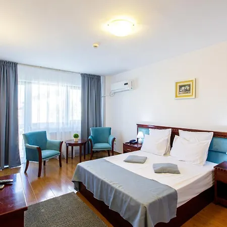 Aparthotel Lira Pacific 3*