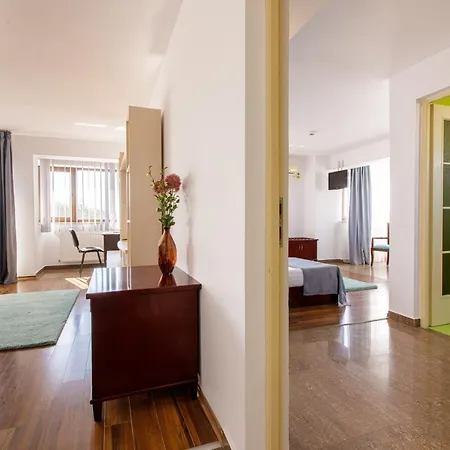 Lira Pacific Aparthotel