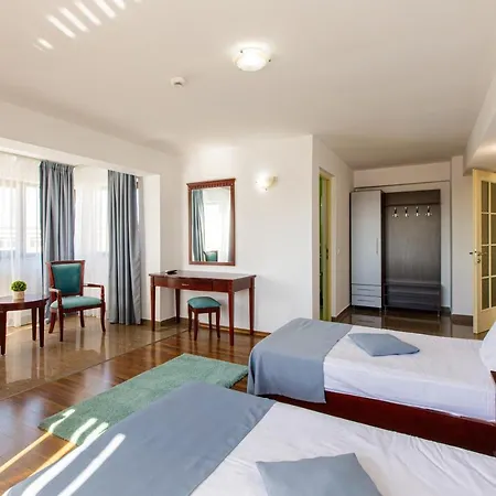 Aparthotel Lira Pacific 3*