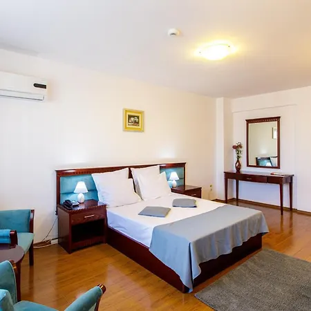Lira Pacific Aparthotel 3*