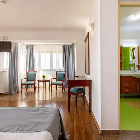Hotel apartamentowy Lira Pacific