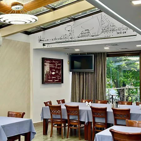 Aparthotel Lira Pacific 3*