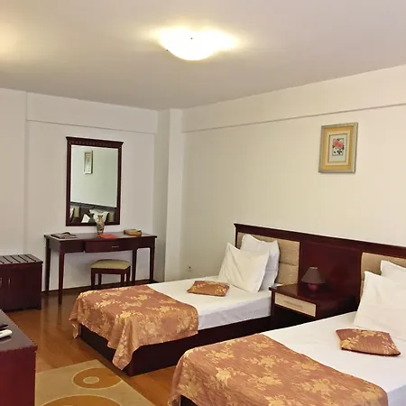 Lira Pacific 3* Constança