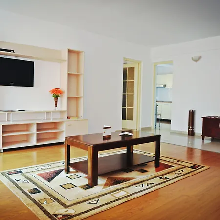 Lira Pacific 3* Constança