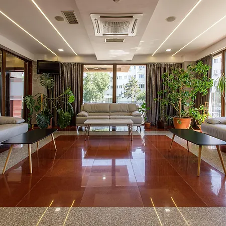 Lira Pacific 3* Constança