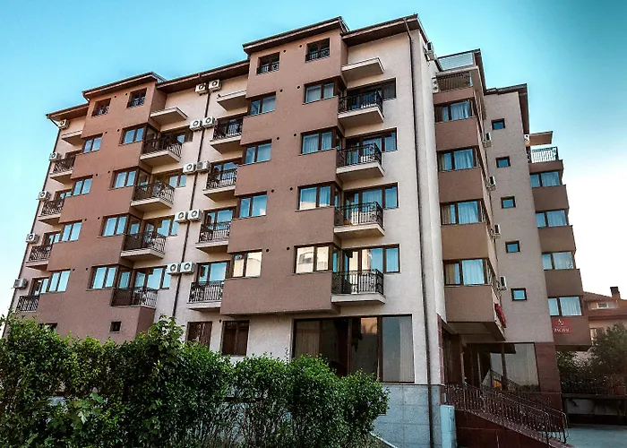 Lira Pacific Aparthotel Constanţa