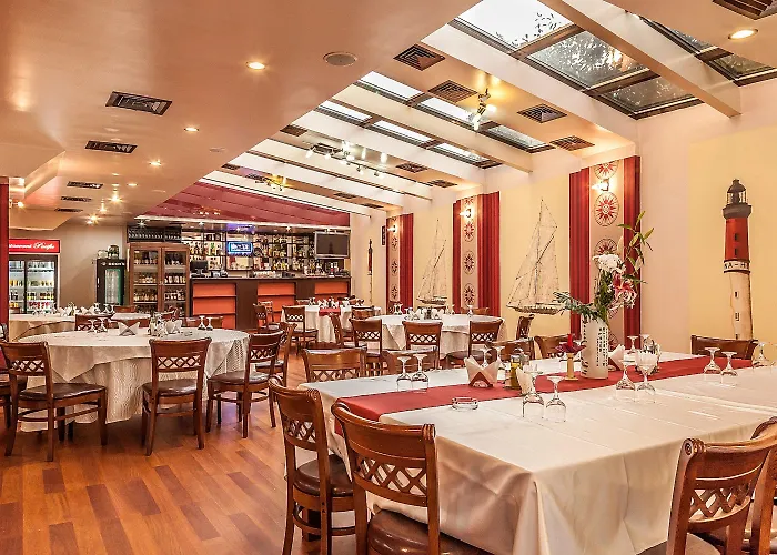 Lira Pacific Aparthotel