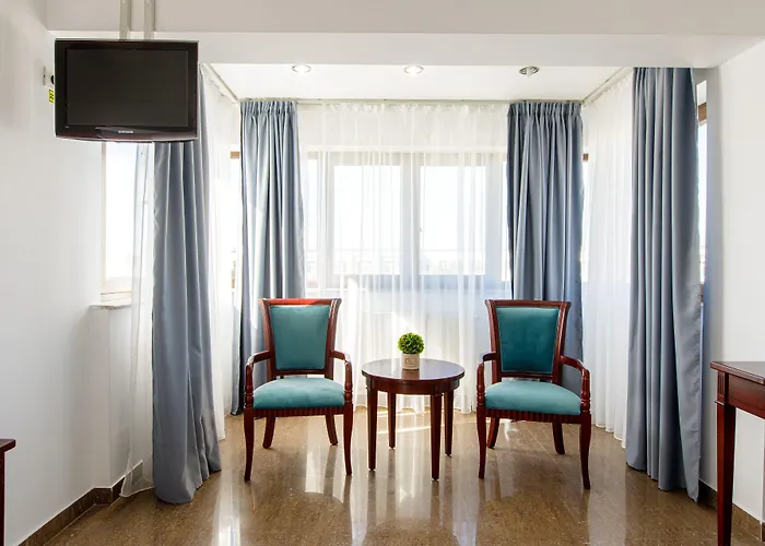 Lira Pacific Aparthotel